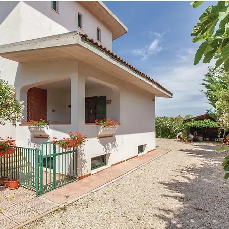 Holiday Collecorvino Tatil Evi